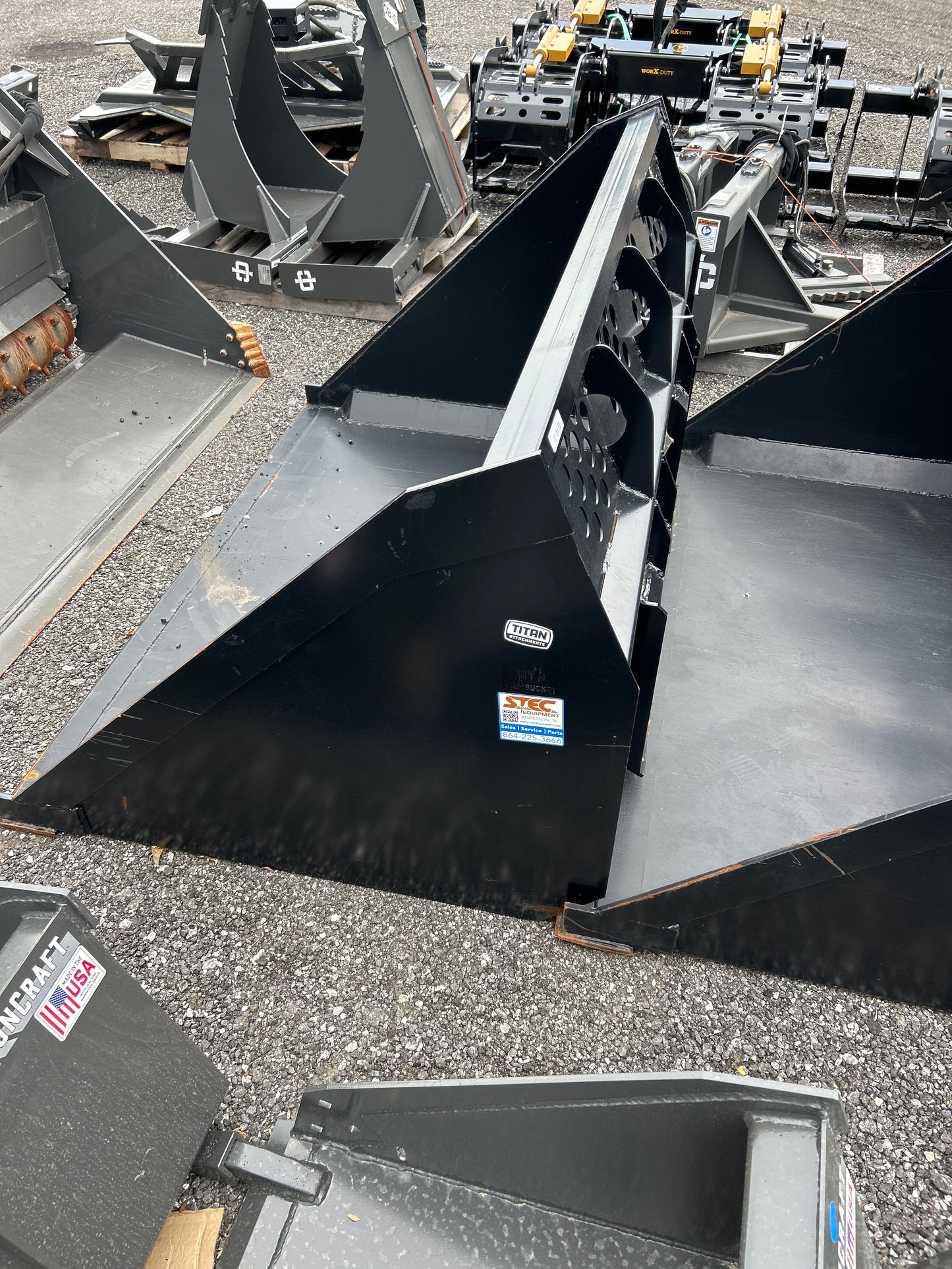 Titan 72" High Capacity Mulch & Litter Bucket