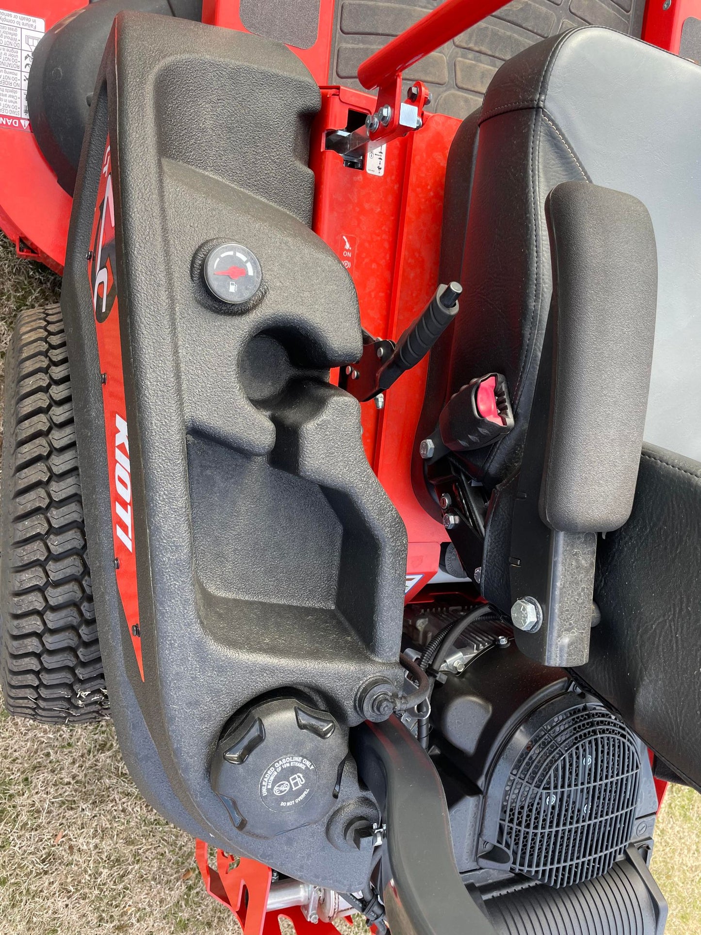 KIOTI ZXC LT Commercial Zero-Turn Mower